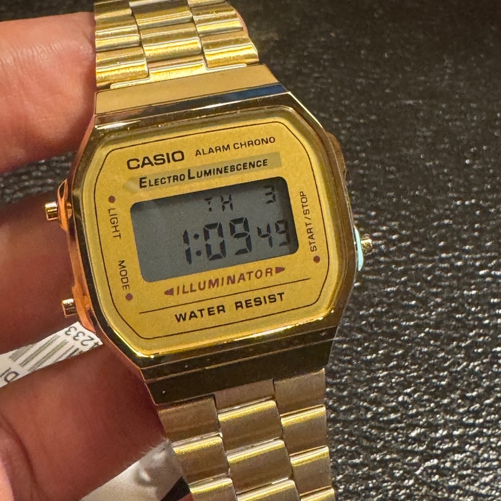 Casio Wrist Watch Brand New Item for UNISEX Size , 34mm Diameter, Adjust…
